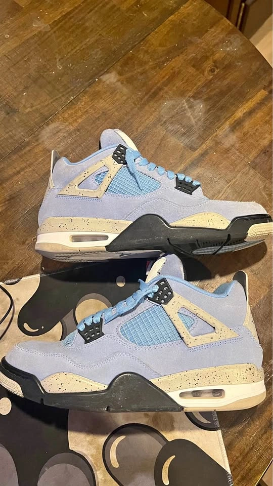 Jordan 4 Retro University Blue (CT8527-400)
