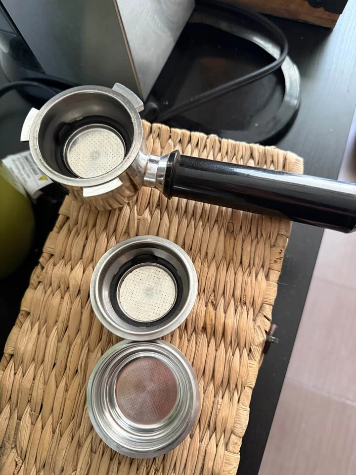 Delonghi Dedica Espresso Machine Maintenance Needed - photo 3