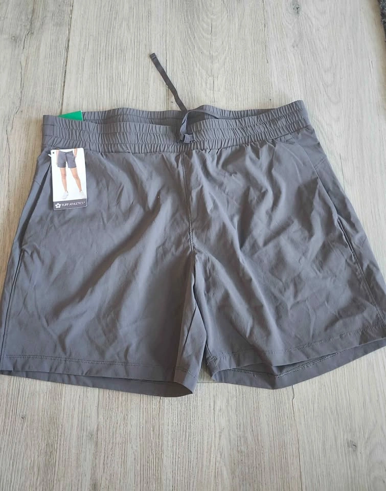 NEW XL WOMENS SHORTS, SKORTS AND CAPRIS - photo 3