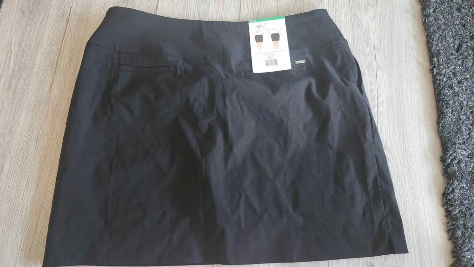 NEW XL WOMENS SHORTS, SKORTS AND CAPRIS - photo 4