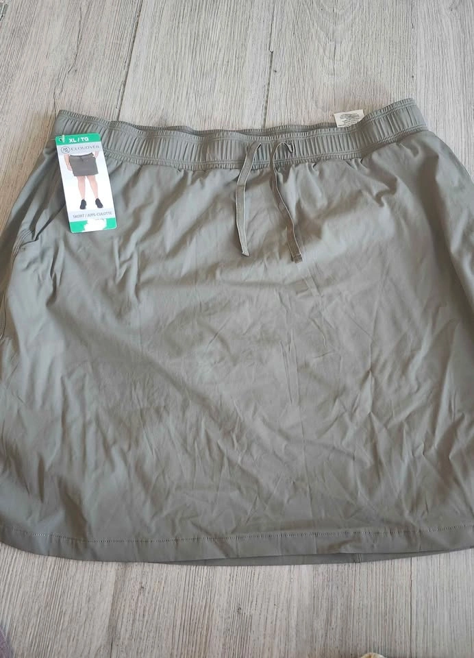 NEW XL WOMENS SHORTS, SKORTS AND CAPRIS - photo 5
