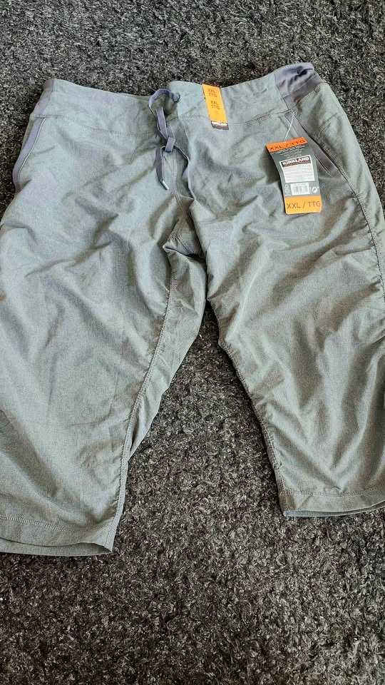 NEW XXL Women's shorts and capris - photo 2