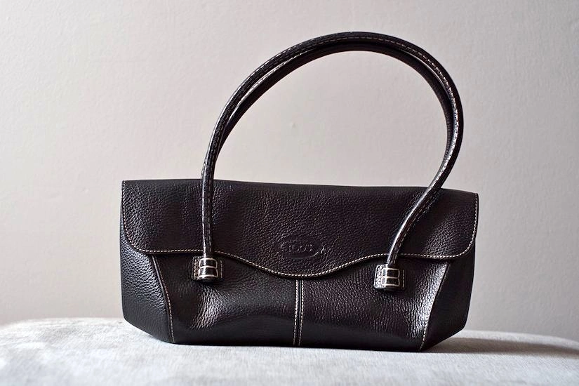 Tod's black leather shoulder bag