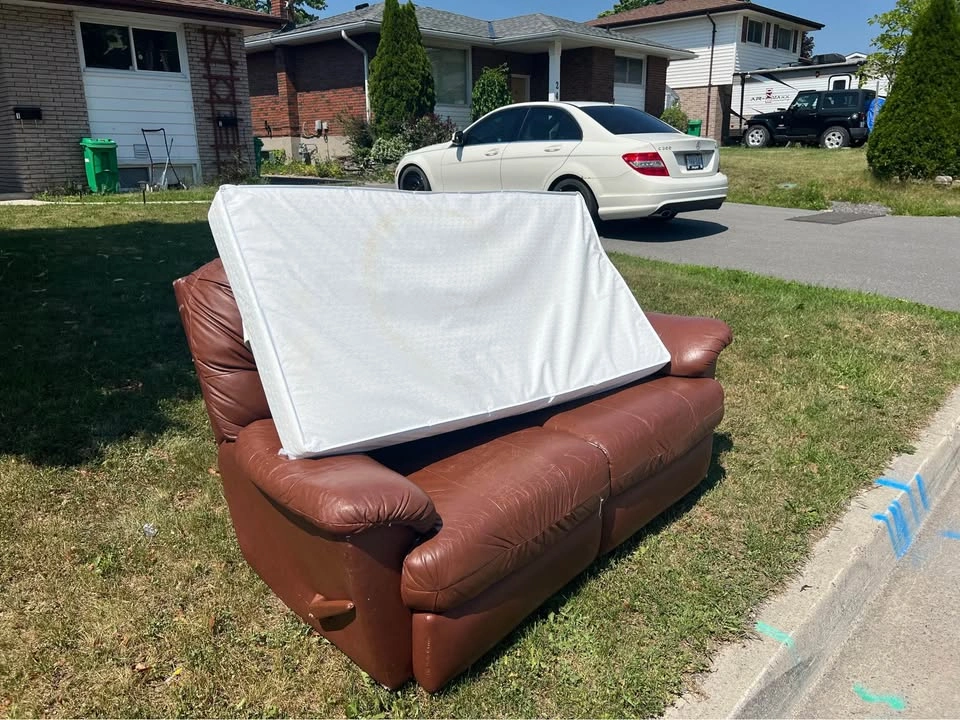 FREE Brown Leather Reclining Loveseat + Mattress - photo 4