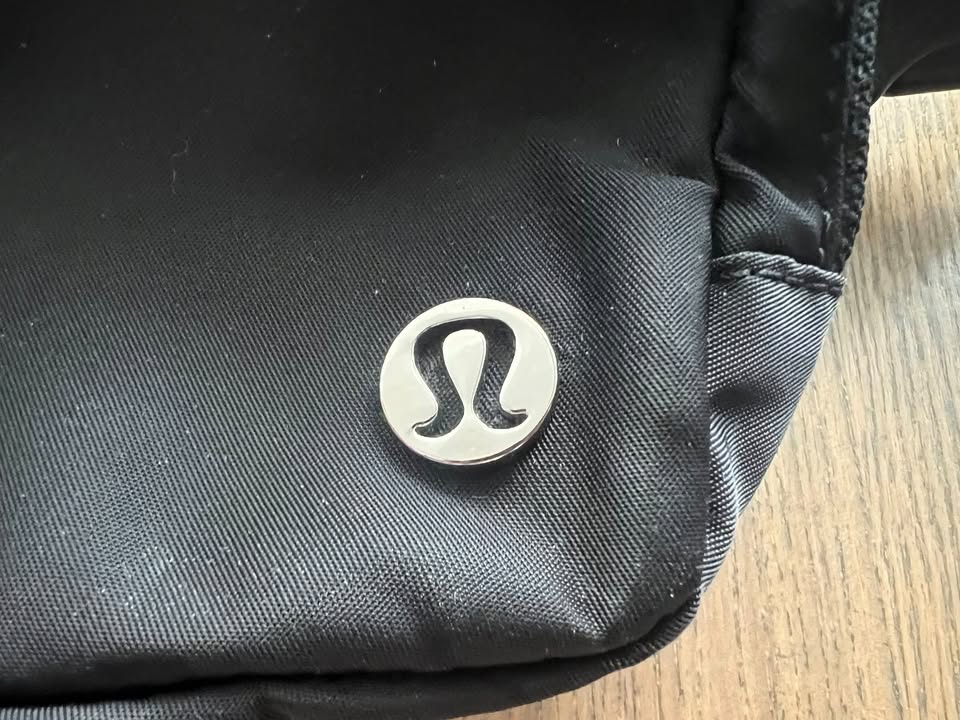 Lululemon Everywhere Belt Bag 1L - Black - Like New - photo 2