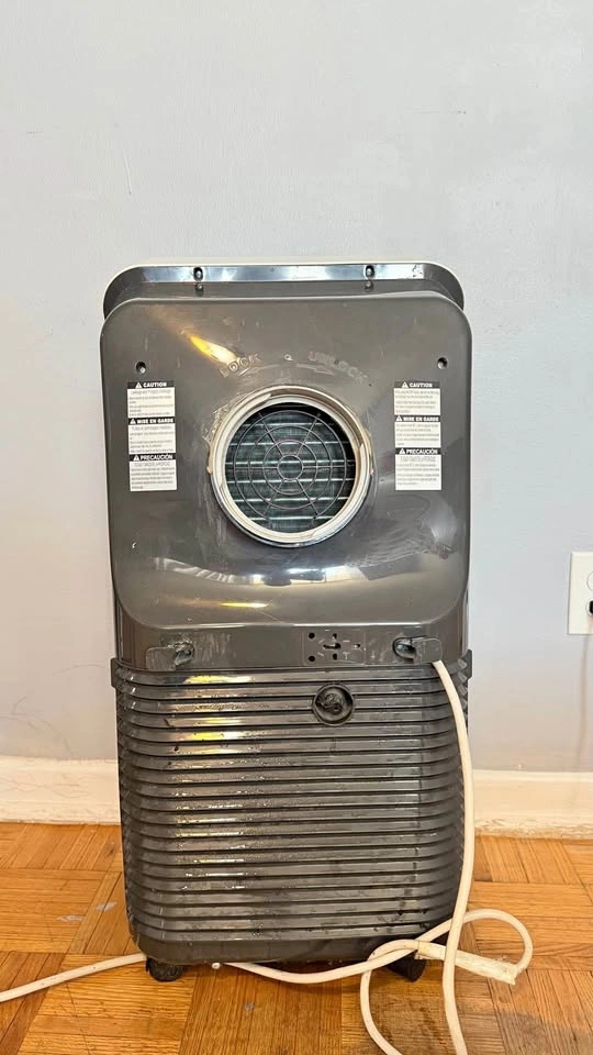 Insignia 10,000 BTU Portable Air Conditioner - photo 2