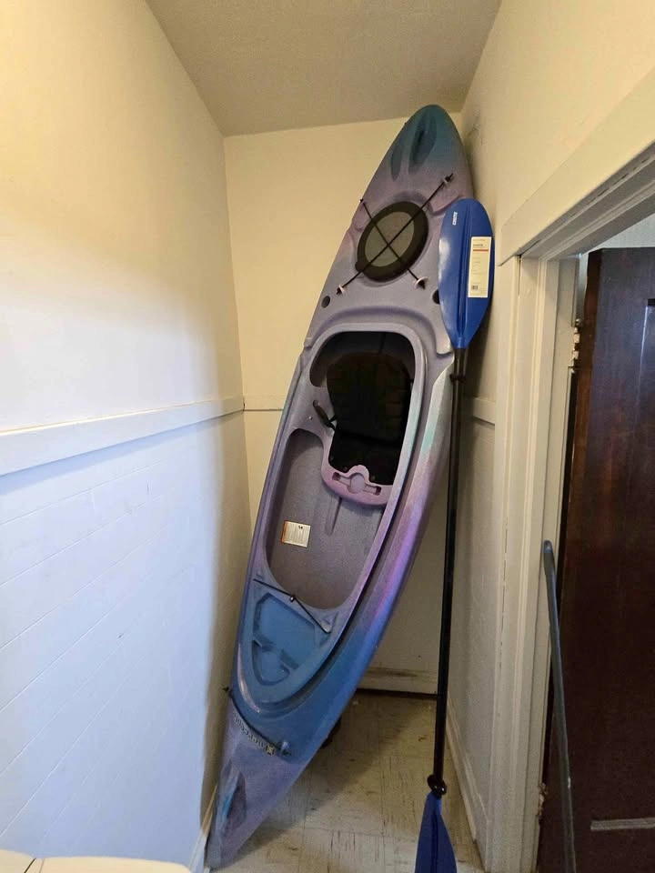 Perception Swifty 9.5 DLX Kayak + Paddle + XL Life Jacket