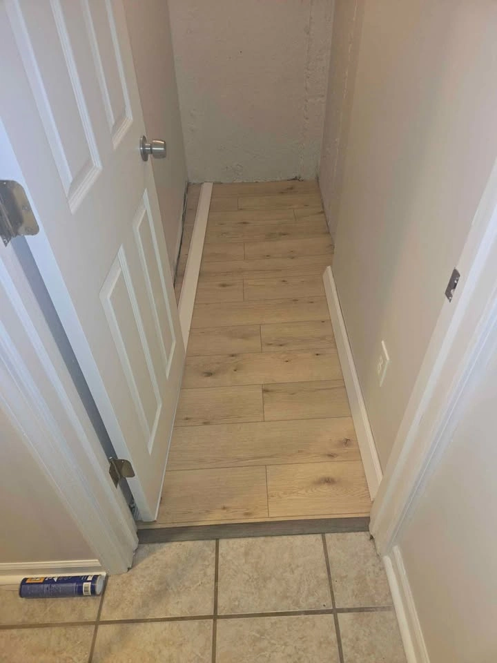 Vinyl plank flooring - photo 3