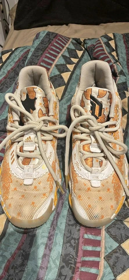 Basketball shoes