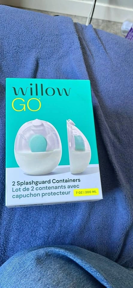 willow go breastfeeding containers