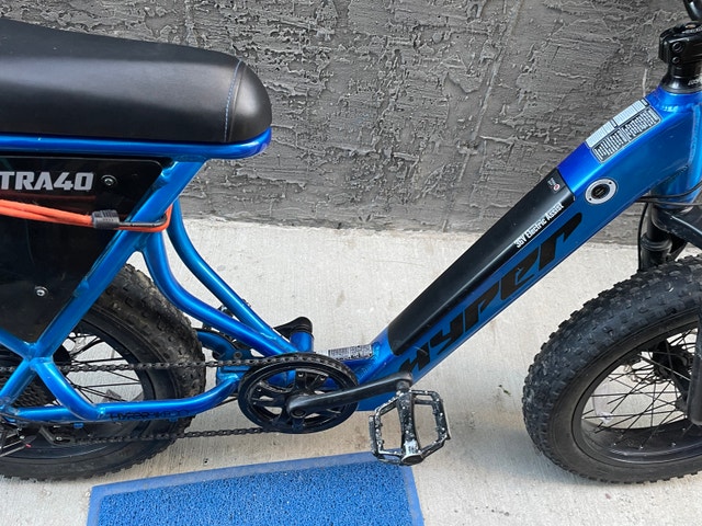 2 Bikes + Helmet + Charger - photo 2