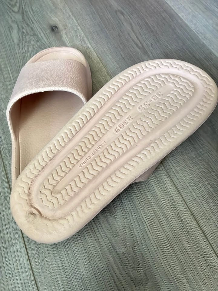 Pink Textured Rubber Slides Size 7 - photo 2