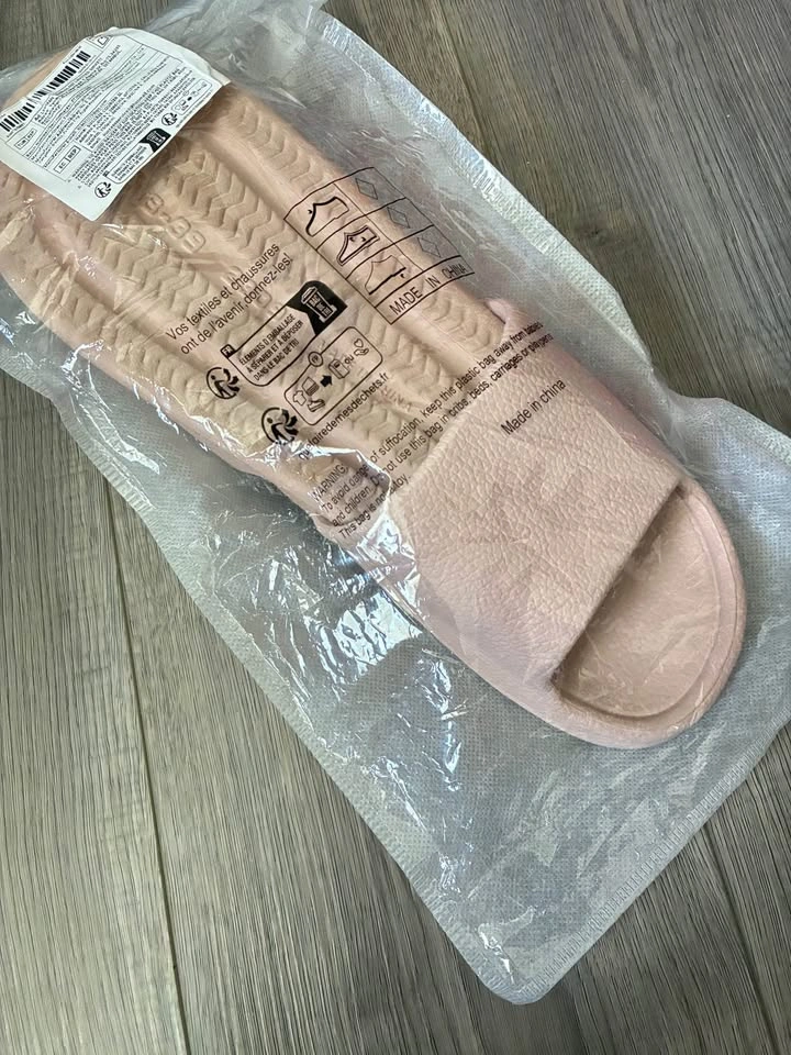 Pink Textured Rubber Slides Size 7 - photo 3