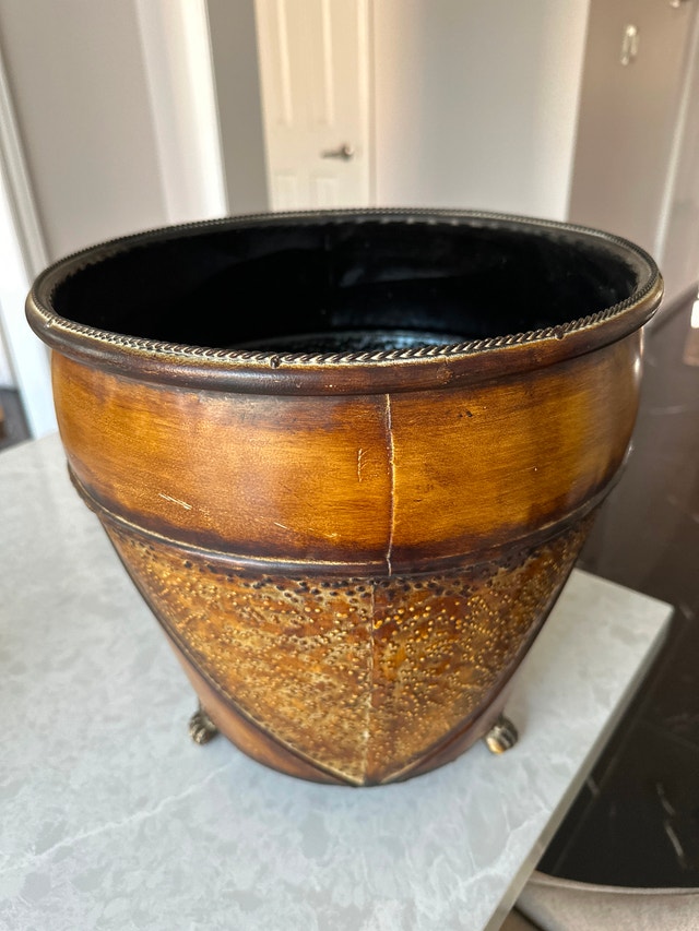 Vintage footed metal jardinière planter - photo 2