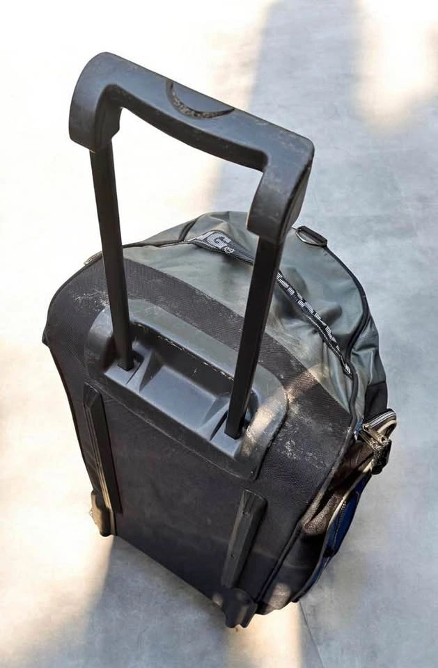 Spalding Rolling Duffel Bag used condition