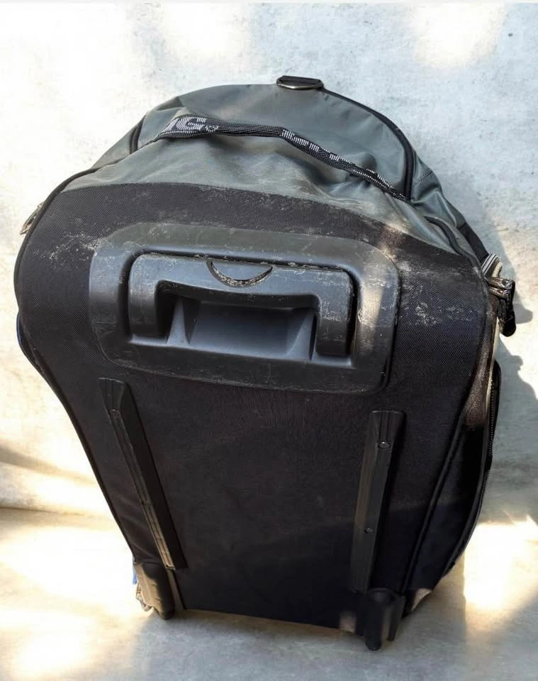 Spalding Rolling Duffel Bag used condition - photo 3