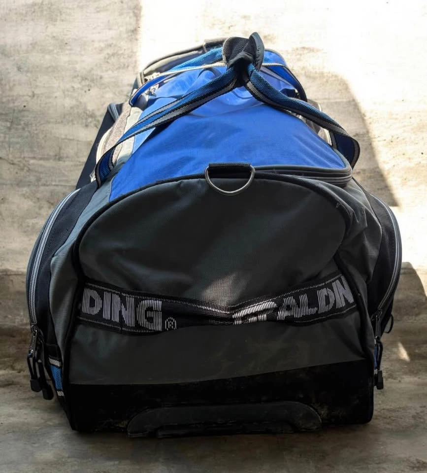 Spalding Rolling Duffel Bag used condition - photo 4