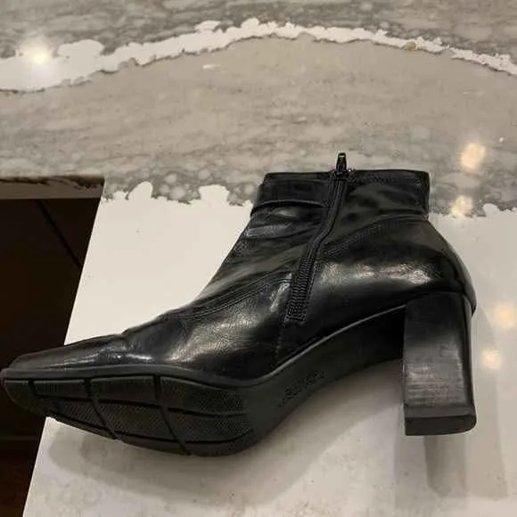 Franco Sarto designer boots - Perfect for fall! image indicator(4)