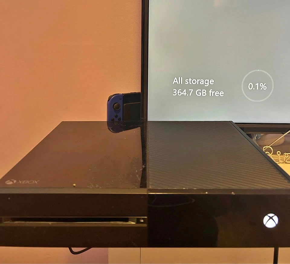 Xbox One - With Controller