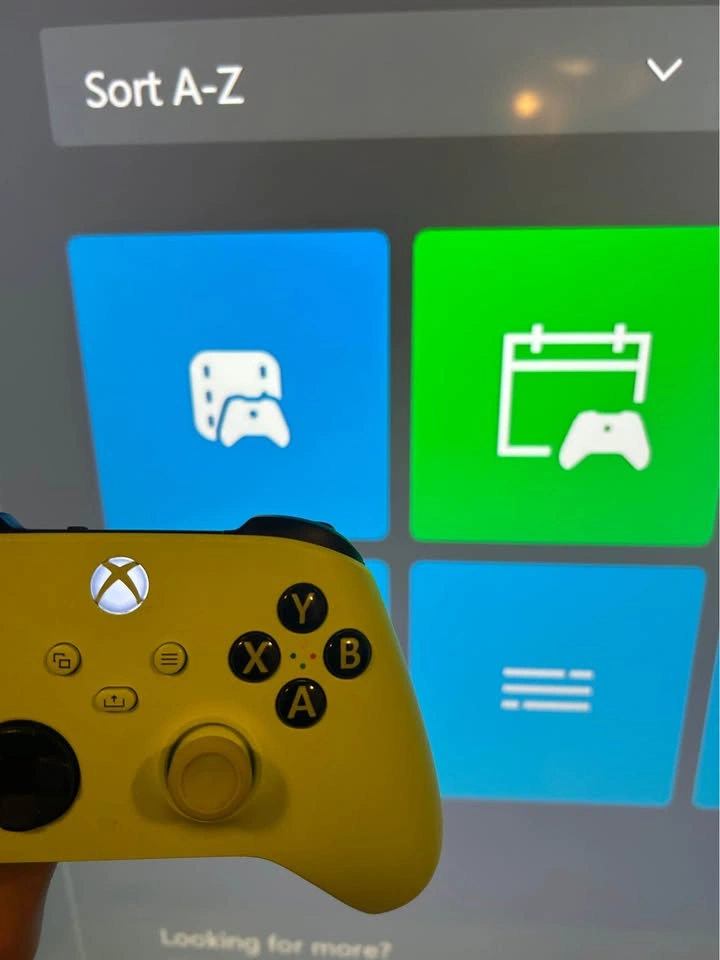 Xbox One - With Controller - photo 3