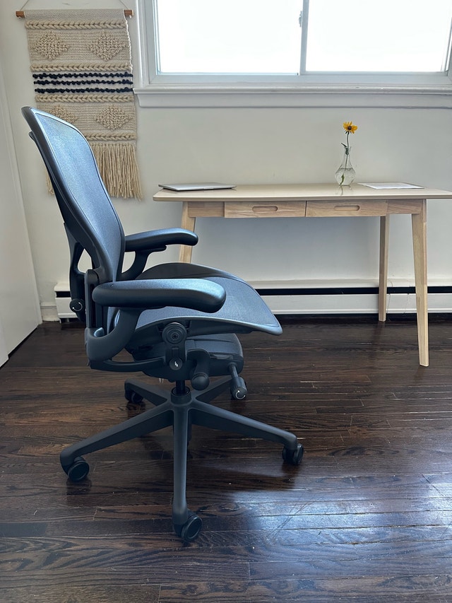 Herman Miller - Ergonomic Office Chair - photo 2