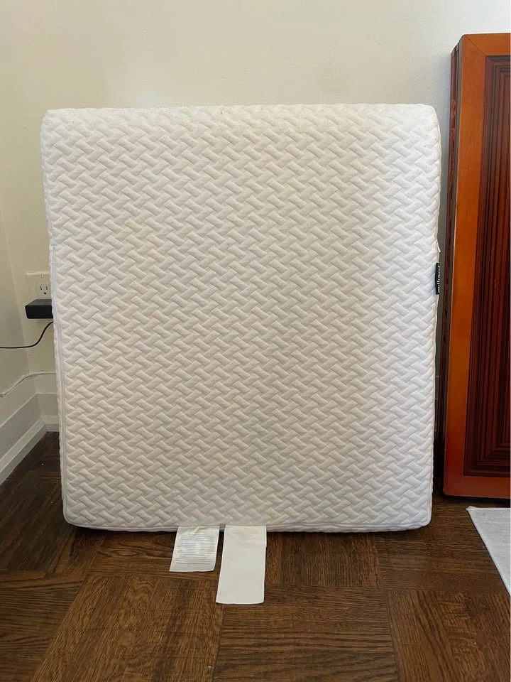 Milliard Bed Wedge Pillow: Breastfeeding Pillow - photo 2