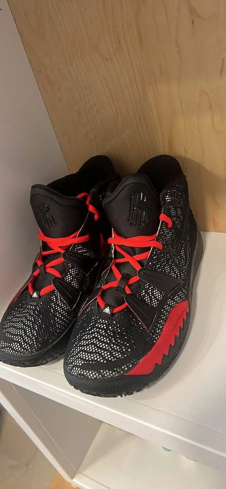 Nike Kyrie 7 Bred, Men's 7.5 / Youth 6.5 - photo 4