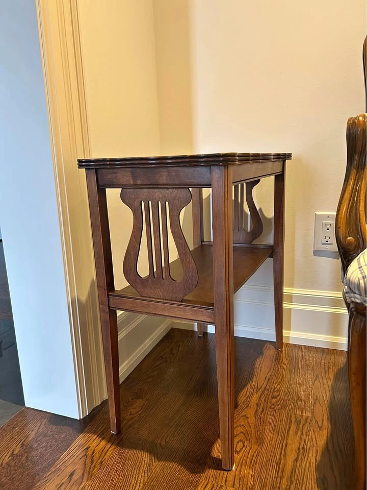 Duncan Phyfe Harp Style End Table