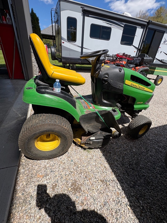 John Deere LA 120 Lawn Tractor - photo 4