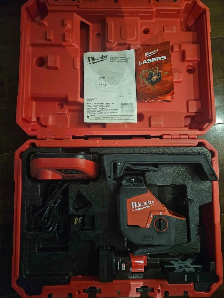 Milwaukee M12 Cross Line Laser Kit with Battery & Charger - photo 3