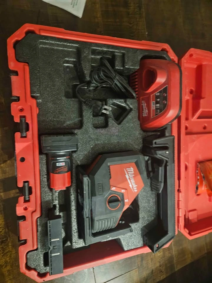 Milwaukee M12 Cross Line Laser Kit with Battery & Charger - photo 5