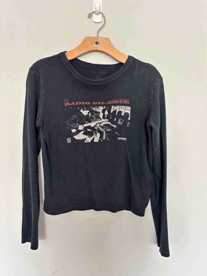 Brandy Melville long sleeve graphic tee