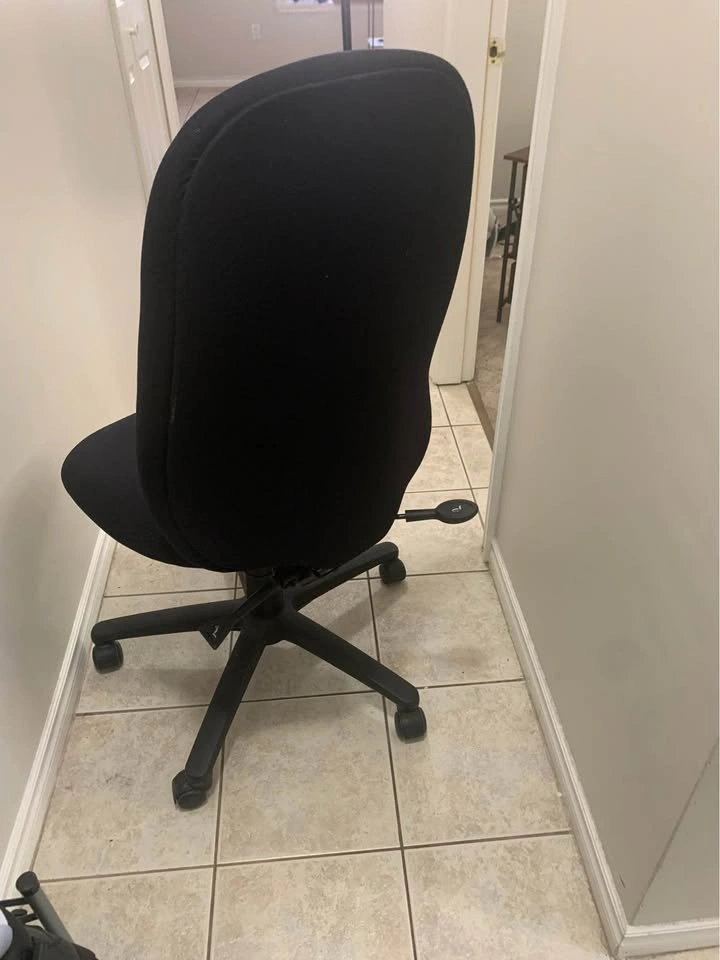 Black Ergonomic Office Chair- No Armrests - photo 2