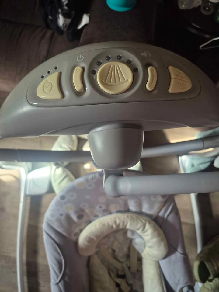 Baby swing with mobile - photo 2