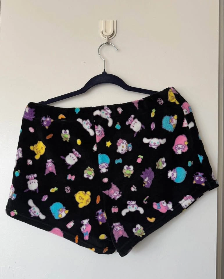 sanrio PJ shorts SIZE L - photo 3