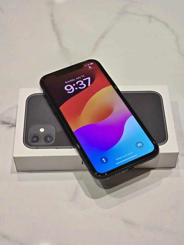 iPhone 11 64 GB - Black | Unlocked | Excellent Condition