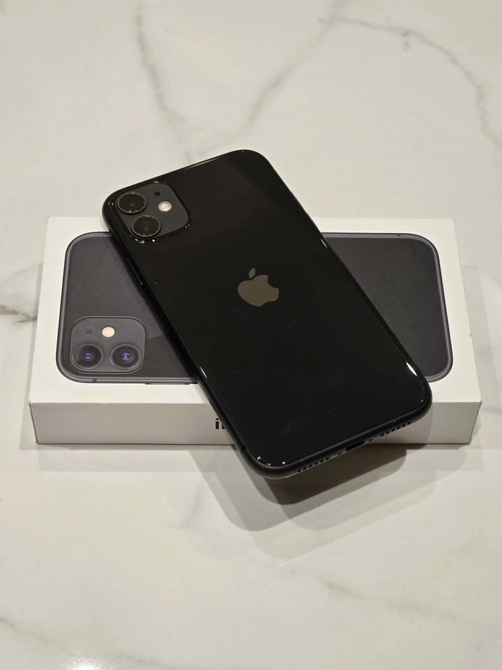 iPhone 11 64 GB - Black | Unlocked | Excellent Condition - photo 2