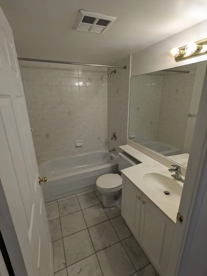 2 beds 2 baths condo utilities included Finch station ttc image indicator(4)