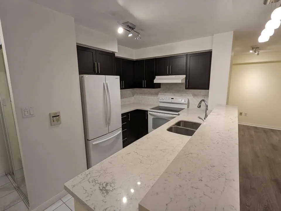 2 beds 2 baths condo utilities included Finch station ttc image indicator(6)