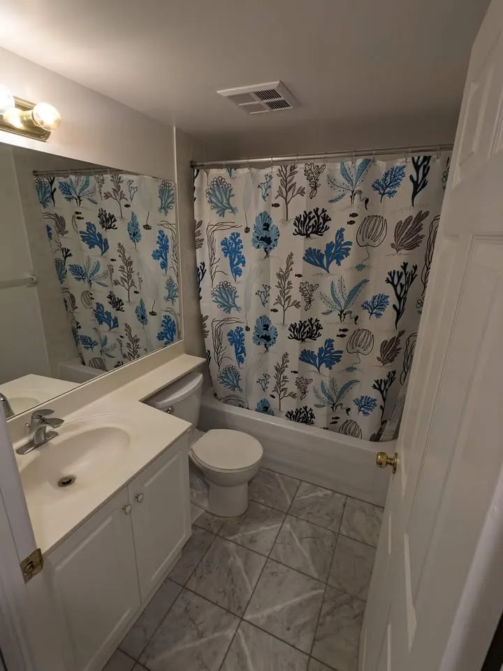 2 beds 2 baths condo utilities included Finch station ttc image indicator(7)