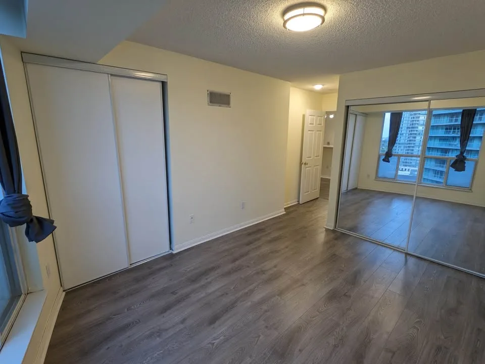 2 beds 2 baths condo utilities included Finch station ttc image indicator(8)
