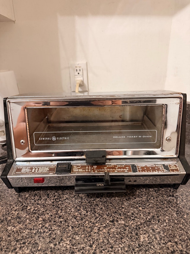Vintage General Electric Deluxe Toast-R- Oven