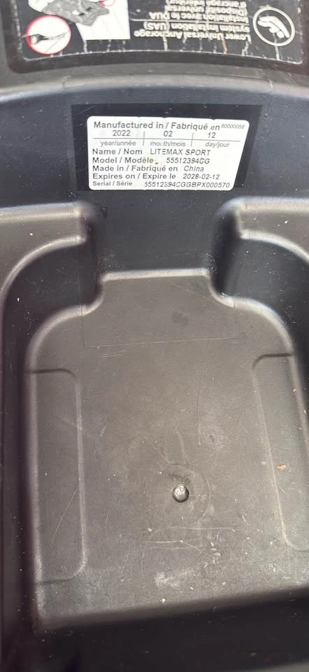Evenflo Infant Car Seat & Base – Clean, Ready to Use – Expires 0 - photo 2