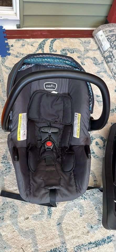Evenflo Infant Car Seat & Base – Clean, Ready to Use – Expires 0 - photo 3