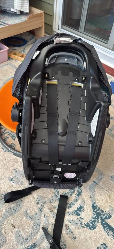 Evenflo Infant Car Seat & Base – Clean, Ready to Use – Expires 0 - photo 5