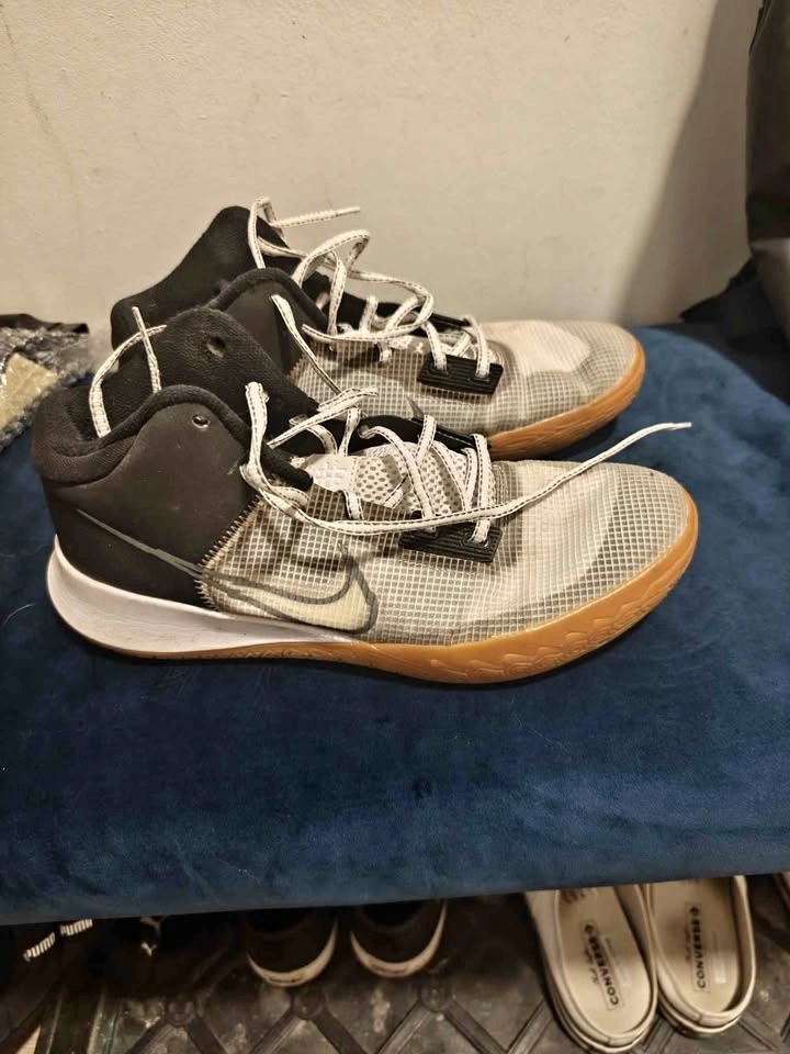 Nike Kyrie Flytrap Basketball Shoes