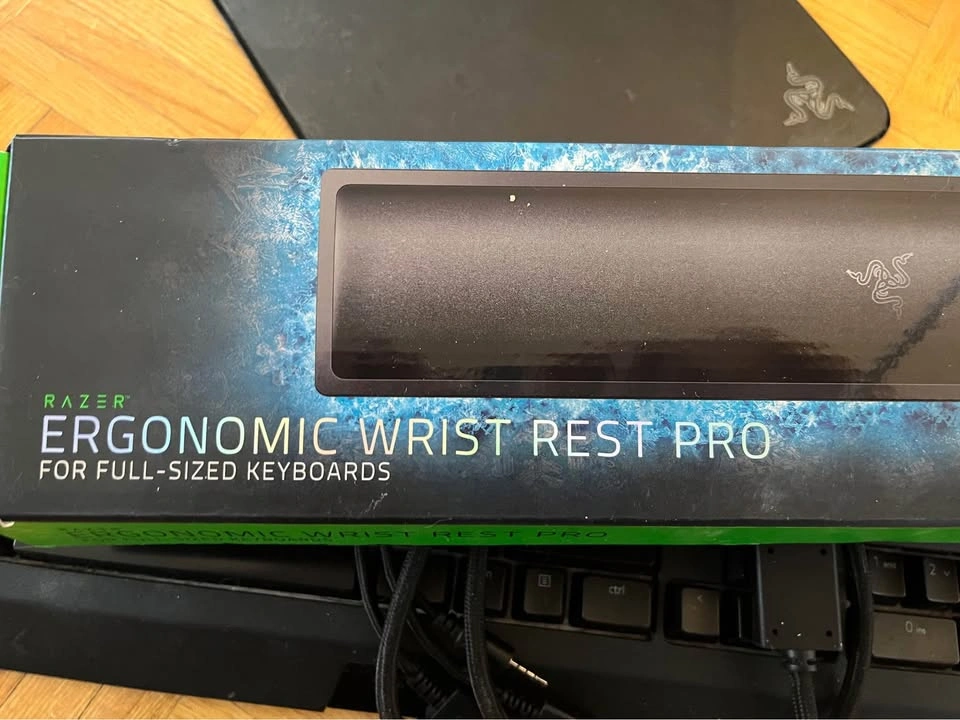 Razer Black Widow Keyboard, Mouse Mat, and Wrist Rest - photo 4