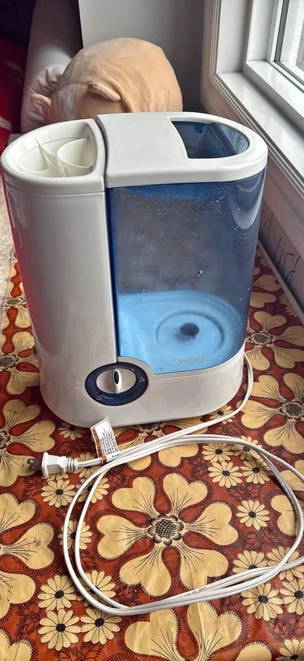 Humidifier (Vicks)