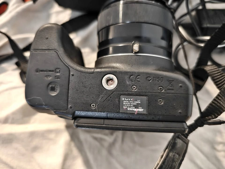 Sony DSC-HX200V Super Zoom Camera – Excellent Condition