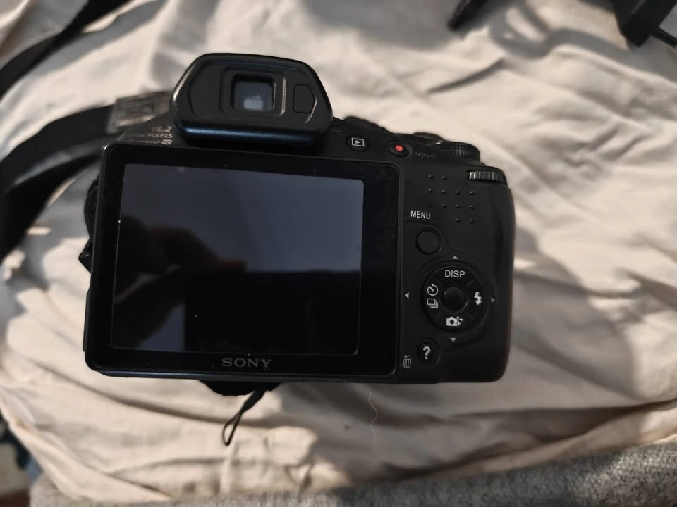 Sony DSC-HX200V Super Zoom Camera – Excellent Condition - photo 2